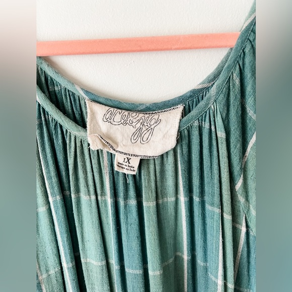 Ace and jig Noah dress in flora, size 1X - Picture 3 of 3